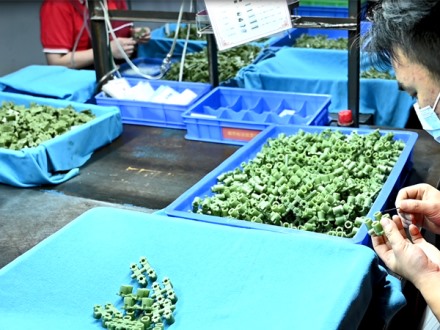 蜡房通孔去毛刺
