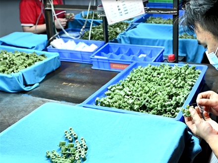 蜡房通孔去毛刺